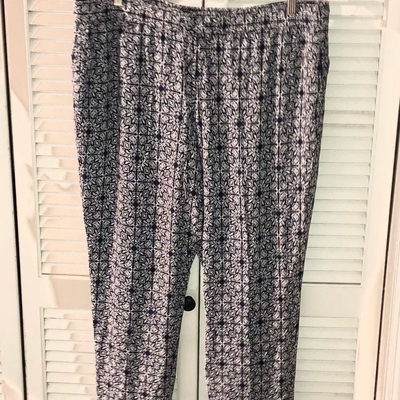 Skye’s The Limit blue & white XL - Picture 2 of 6